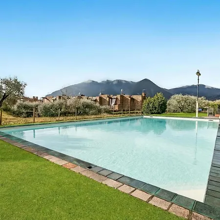 Residence La Perla With Shared Pool-2